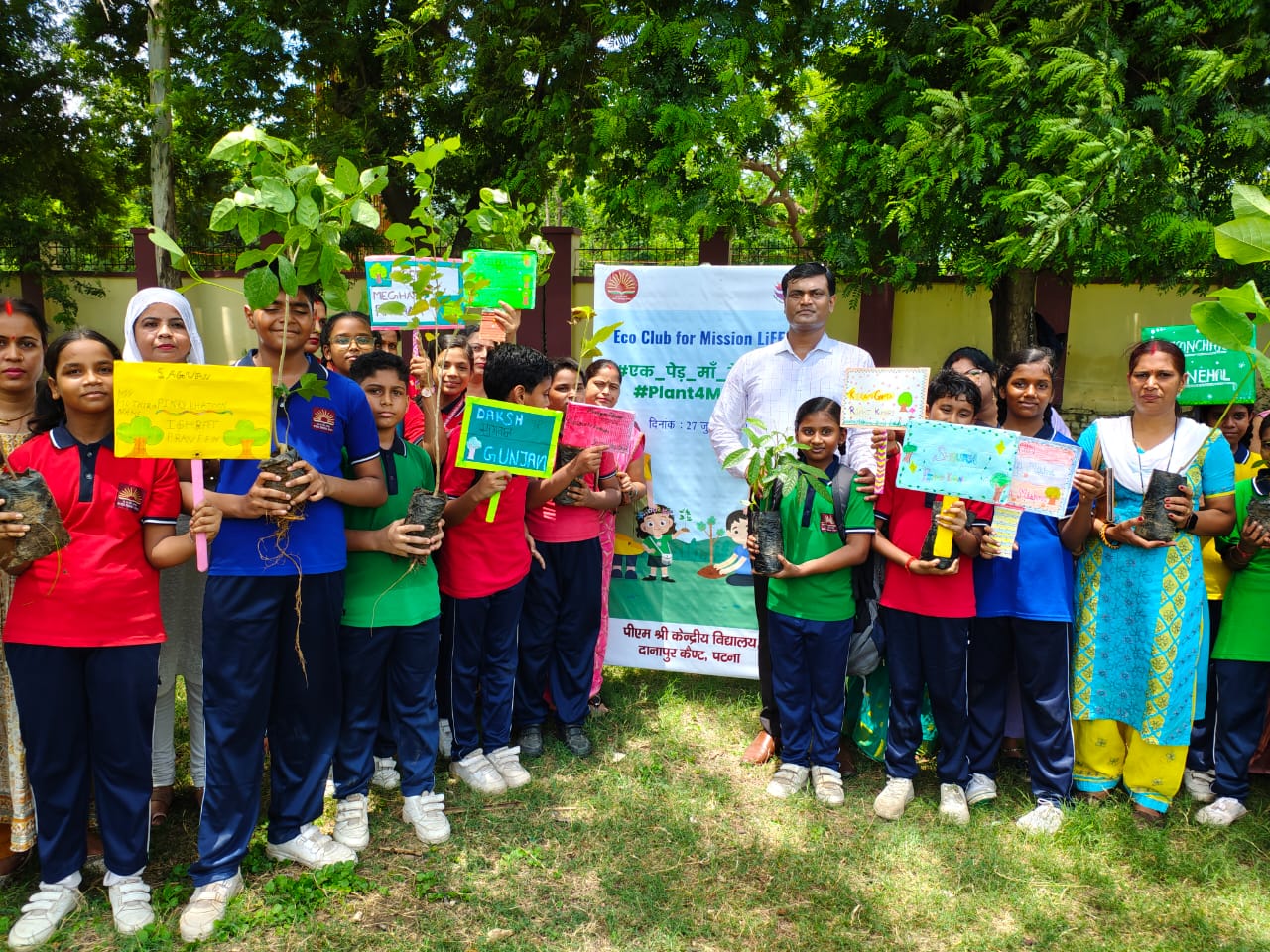 Students and teachers holding saplings at the One Plant for Mother activity